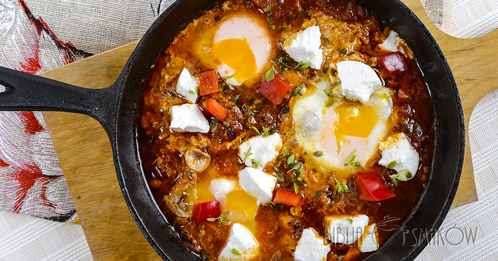 Szakszuka z kozim serem